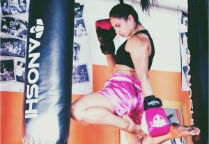 O Muay Thai é a principal arma de Ariane no MMA (Foto: Acervo da atleta)